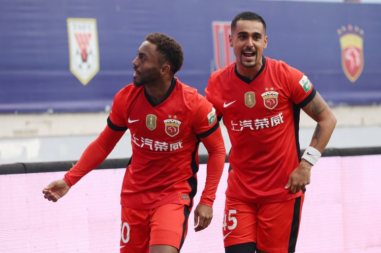 特巴斯：国足和中超都需要跻身世界前10 约60%的中国人都是足球迷